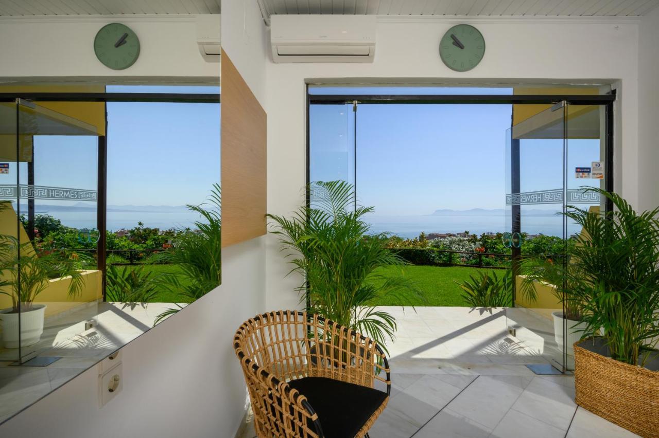 Hermes Sea View Stalos Exterior photo