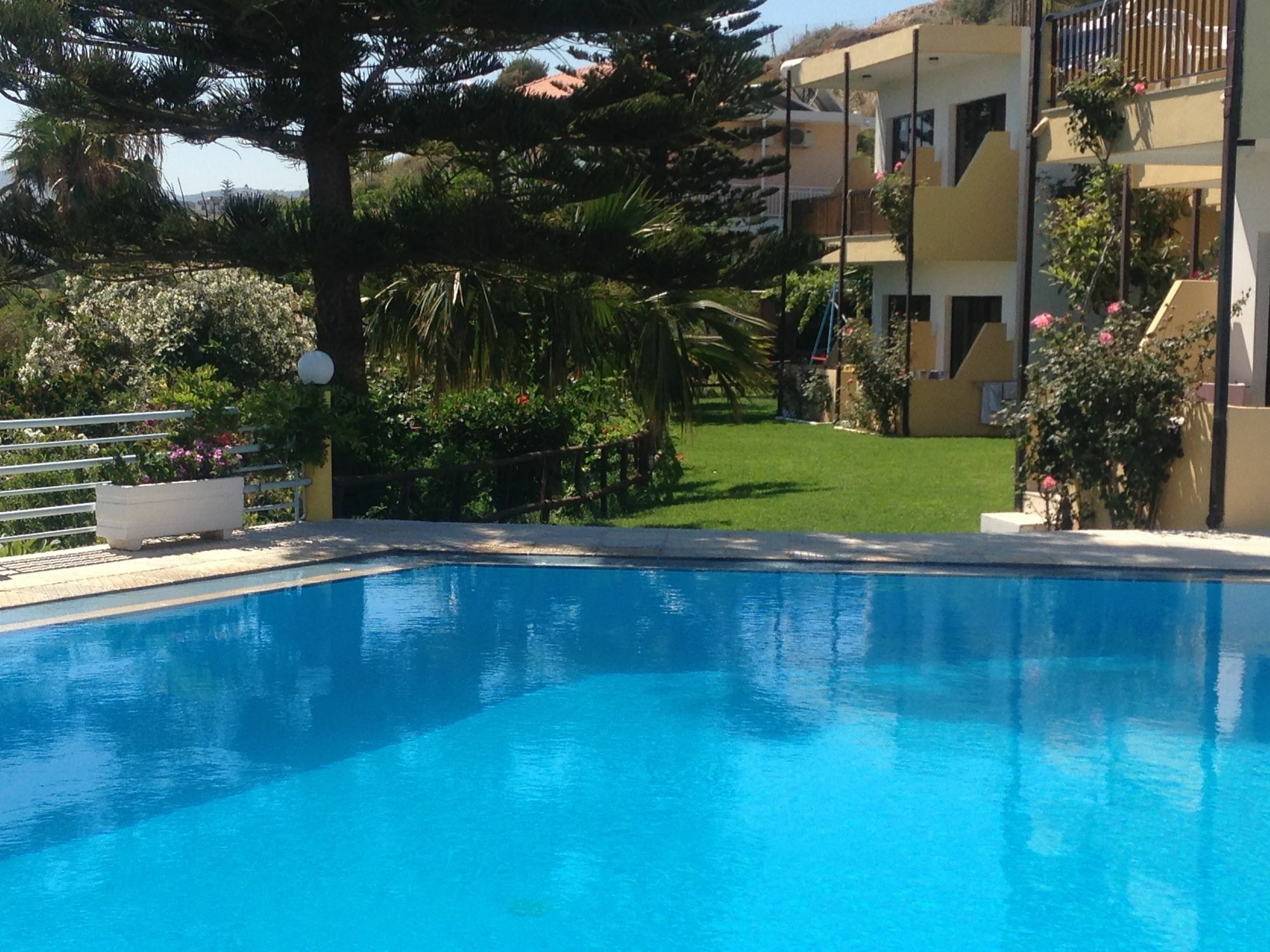 Hermes Sea View Stalos Exterior photo