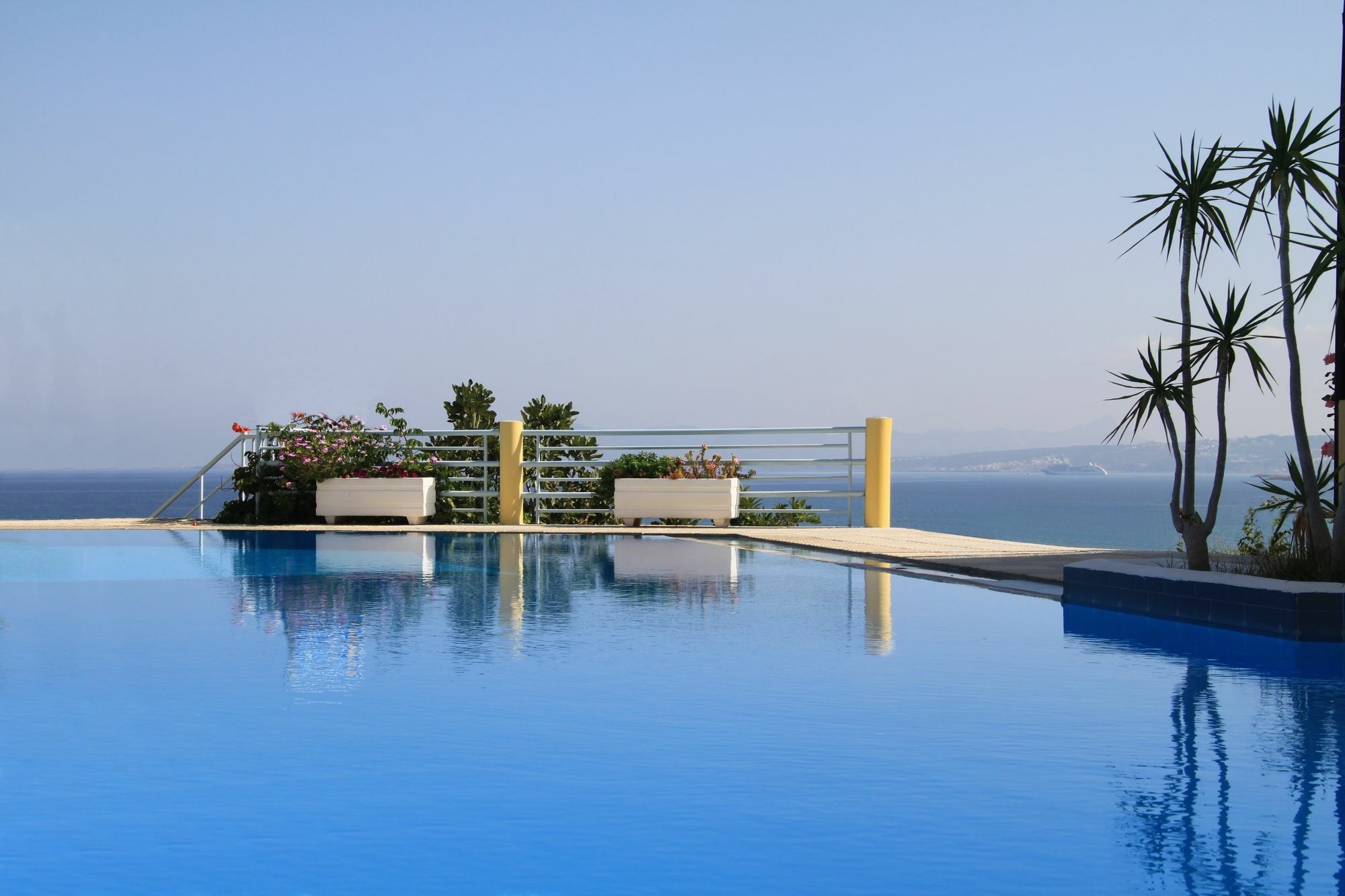 Hermes Sea View Stalos Exterior photo